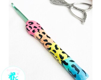 Rainbow Leopard Hook - Boye size 5.5mm (I) - Ready to ship