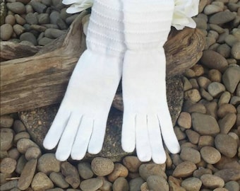 Long White Cloth Gloves From The 80's/Lee Begman/wedding gloves/evening gloves