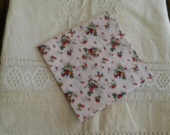 45 X 50 cm floral embroidery / fabric flowers and strawberries