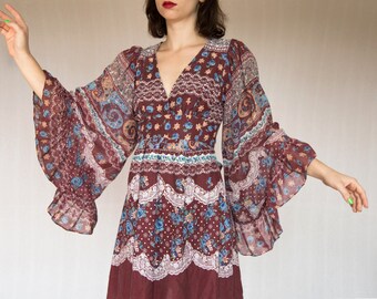 gypsy dreaming wide bell sleeve mini dress in maroon . . . . . xs, small