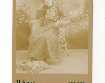 Very casual, antique cabinet card photo