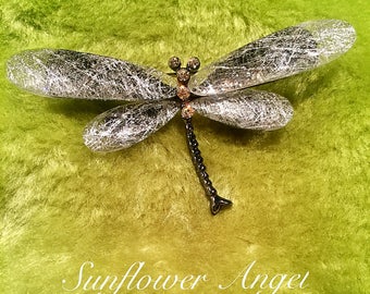 Dragonfly brooch, with enamel, frosted wings.