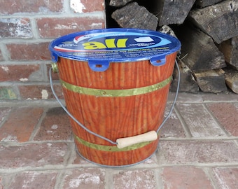 Colorful vintage advertising All detergent galzanized pail with lid and scoop, excellent condition!