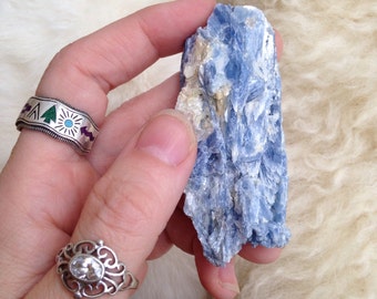 BLUE KYANITE Dream Stone Crown, Heart Third Eye Chakra Polished Pocket Crystal Stone Intuition Healing