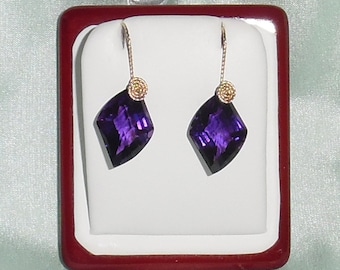 31 cts Fancy CKB purple Amethyst gemstones, 14kt yellow gold Pierced Earrings