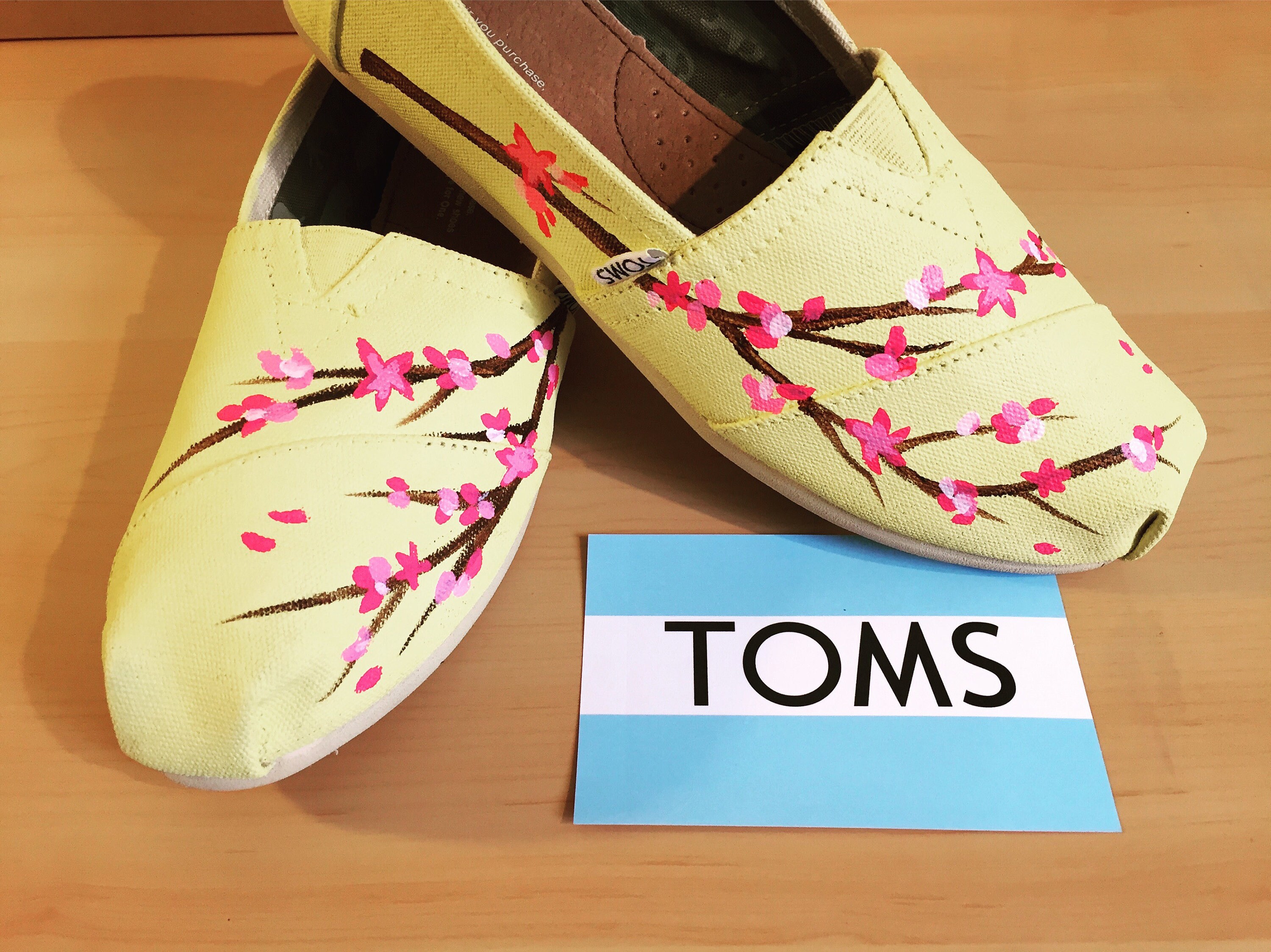 toms patterned shoes