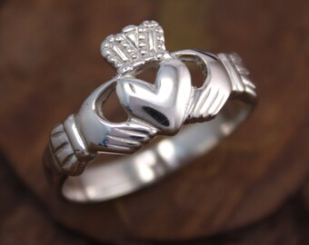 Mens claddagh ring,silver or 14K gold or platinum celtic ring, irish jewelry. Irish ring.