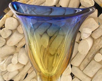 formschöne Vase MURANO Glas Italy SOMMERSO Kunstglas Sammlerglas glass object blau gelb klar Vintage 60er Mid Century Dekoration Interieur