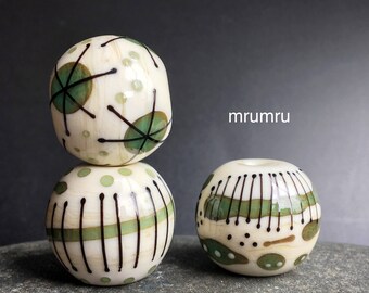 MruMru trio lampwork beads.