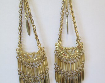 Vintage gold toned metal dangling chains pierced earrings used no markings