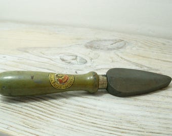Vintage Carborundum Hone, 1950s Small Arrowhead Sharpening Whetstone File by Carborundum in Niagra Falls