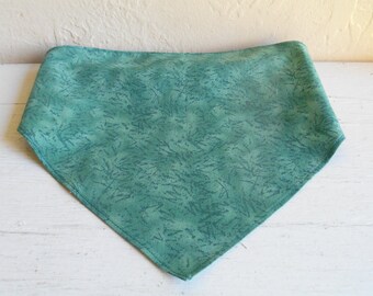 Green Watercolors On Girls Head Scarf