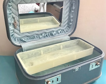 Vintage 1960s train case makeup case turquoise blue with key and tray