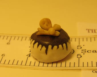 Skull & Crossbones Cake 1:12 scale Dollhouse Miniature