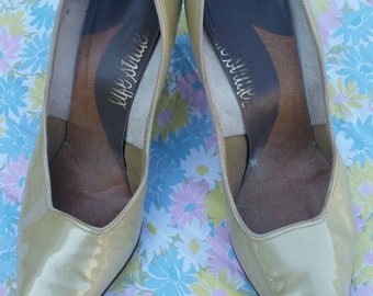 Size 8 1950s gold stiletto pumps, heels