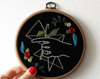 Flowr mess // Framed hand embroidery
