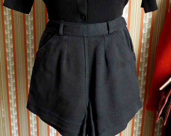 Amazing French Vintage 1940's Early 1950's Black Short in Texturized Cotton, High Waist and Wide Leg - Size XS