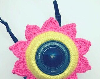 Knit flower camera buddy - Camera buddies, Shutter buddy, Shutter hugger, Shutter huggers, Lens pal, Lens critter, DSLR lens accesory