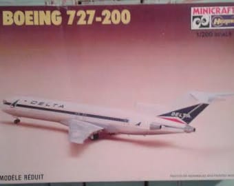 Model Airplane Boeing 727-200 1/200 scale kit Tri-Jet Airliner Delta Airlines Jet Aircraft Aviation Retro 1980's