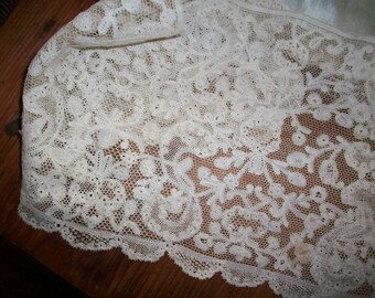 Antique hand done lace 1800s or earlier beautiful pattern