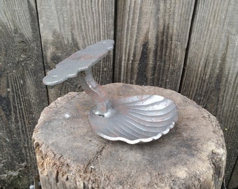 Vintage metal soap dish, Clam shell soap dish, Soap holder, Bathroom decor, Bathroom accessories, Rusty soap dish, Farmhouse decor, Gift.