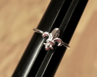 Cute Vintage 925 Sterling Silver Fleur De Lis Ring
