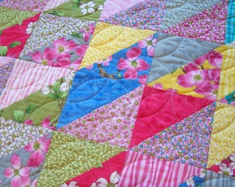 Dogwood Table Runner Quilted Spring Summer Triangles Quiltsy Handmade FREE U.S. Shipping