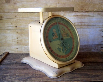 Vintage Metal Scale - Photography Prop - Baby Infant Scale