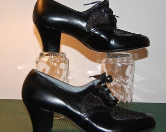 Vintage 30s 40s shoes, Enna Jettick shoes, black lace up, cuban heel, oxford, lace insert