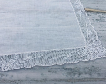 Vintage Handkerchief, White Vintage Hankies, Vintage Ladies Hankies, Bride Handkerchief, Bridal Wedding Hanky, Vintage Handkerchief Wedding