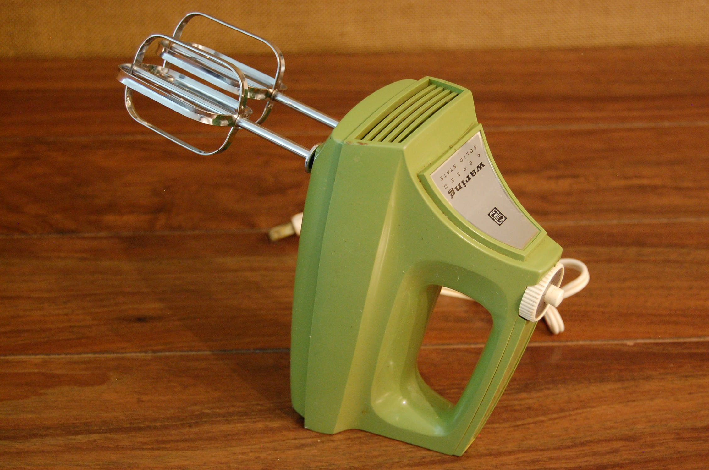 Vintage Waring Hand Held Mixer vintage avocado green