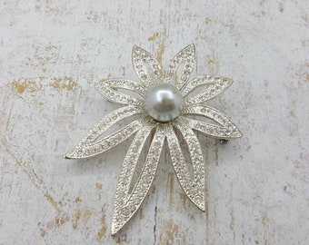 Napier Silver tone Floral Pearl Brooch Mint Condition