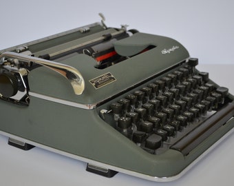 Working typewriter OLYMPIA SM 3 - green typewriter with case