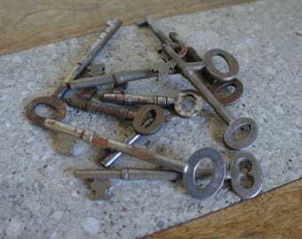 Vintage Rusty Old Keys, Rustic, Steampunk, Jewellery, Crafts x 11