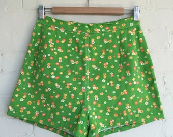 High waisted floral printed green shorts 1970s 70s