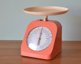 Vintage apricot pink kitchen scales retro