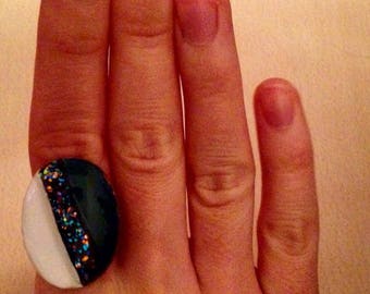 Ring with clay