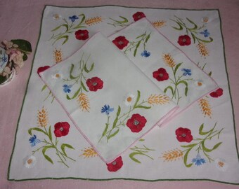 2 beautiful doilies old Handmade flowers
