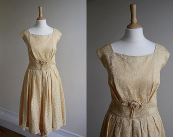 1950s Peach Sleeveless Party Dress * Size Medium - Large