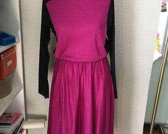 Vintage Jonathan Logan Plum and Black Long sleeve Knit Dress, Size 13/14 Medium