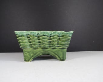 Mid Century Green Planter // Vintage Pottery Flower Pot Retro Forest Green Ruffled Wavy Design Planter Dish CP - 1847 USA 1950's 1960's Mod