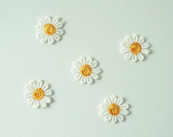 Lot of 5 Daisy Sew On Patch Embroidered Applique