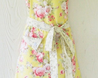 PLUS SIZE Apron, Retro Floral Apron, Yellow, Cottage Chic, Roses, Vintage Style, Country Kitchen, KitschNStyle