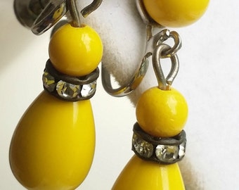 VINTAGE LUCITE EARRINGS