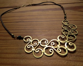 Brass hammered seamless spiral necklace
