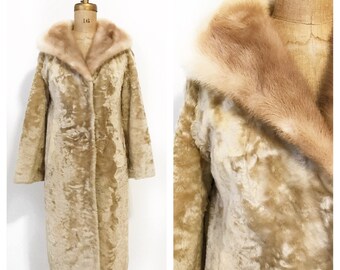 Blonde 3/4 length shorn mink fur coat with ombré blonde mink collar. Size M.