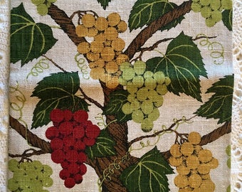Vintage Linen Towel - Grapevine Linen - Drying Towel - Grapes Berry Green