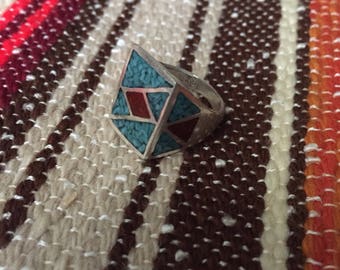 Vintage 70s geometric Turquoise and Coral chip ring