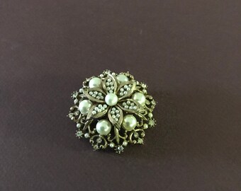 gold tone pearl brooch