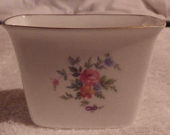 Minton Marlow Pattern Bone Chine Made In England Cigarette Holder.